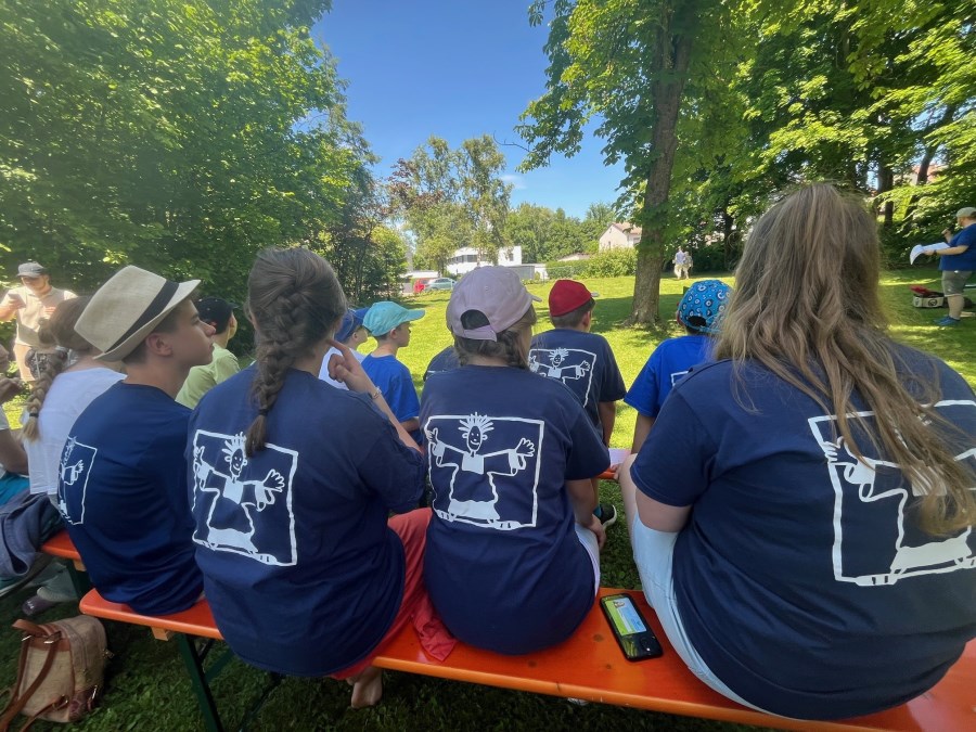 Minis beim Anfeuern; Landkreisministrantentag 2025