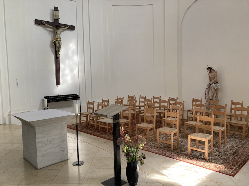 Kinderkirche-Schmerzhafte-Kapelle-vom-Altar-zum-Kreuz-800