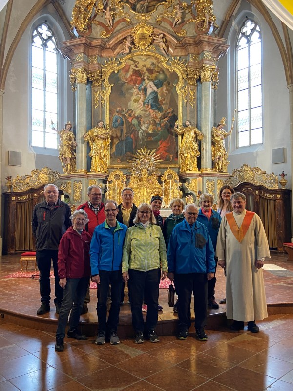 Gottesdienstbesuch der E-Bike-Tour-Teilnehmer in der Kirche in Burgkirchen am Wald