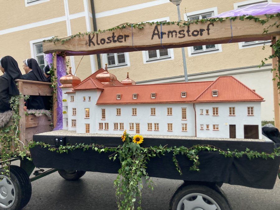 Kircherl-Wallfahrt 010 Kloster Armstorf