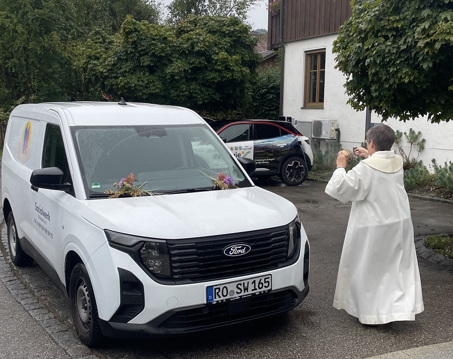 Rohrdorf Segnung der Sozialwerk-Autos