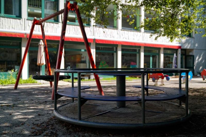 Karusell im Garten der Kita St. Lukas