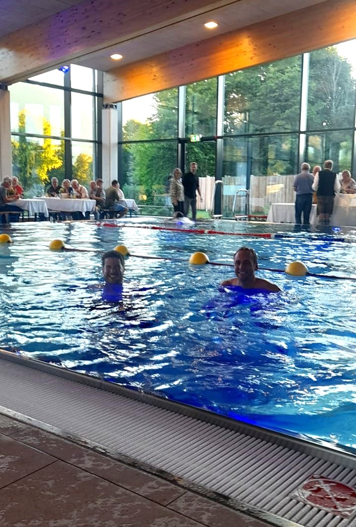 Schwimmbad-beide baden1