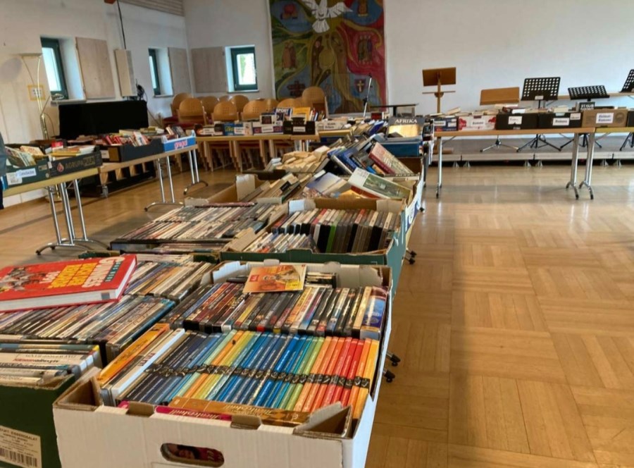 Bücherkisten zum Wühlen und Entdecken