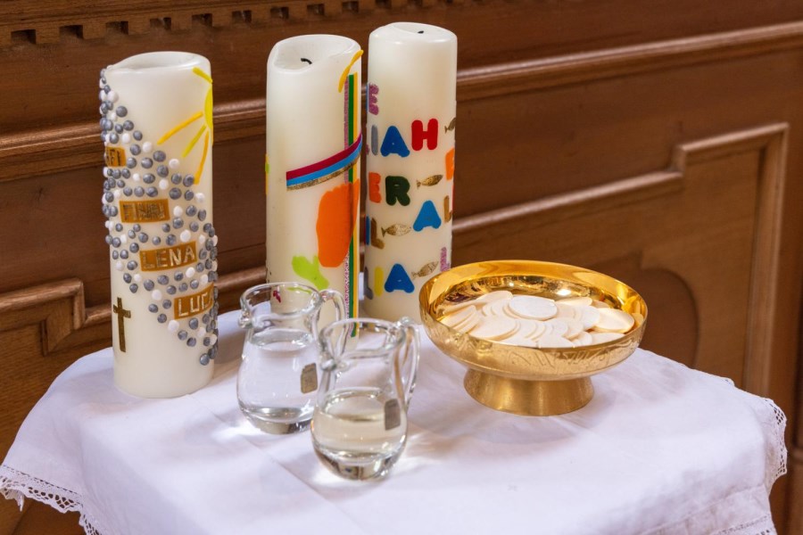 Erstkommunionskerzen_by_Thomas-Kempf_pfarrbriefservice
