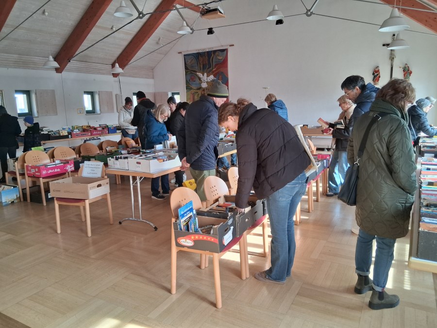 Bücherflohmarkt am Schwarzmarkt- sonntag