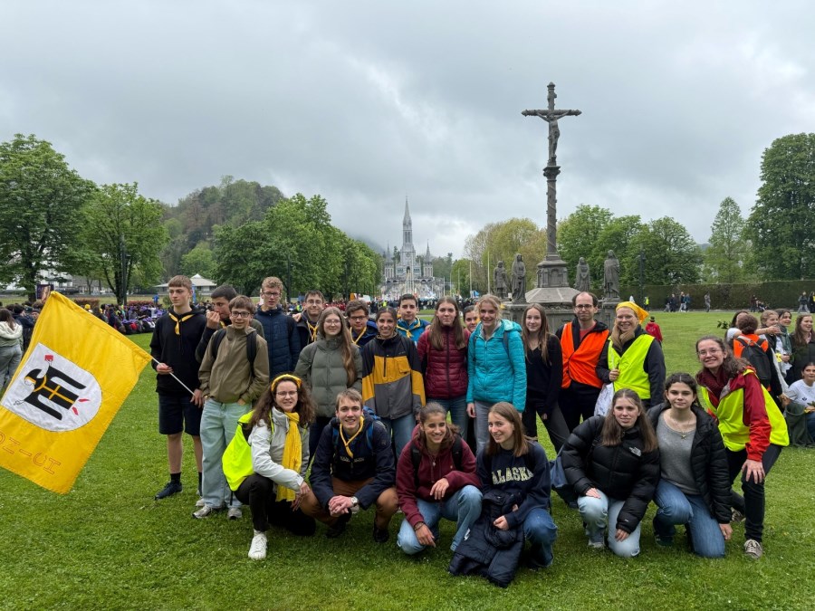 Les jeunes de l'aumônerie à Lourdes