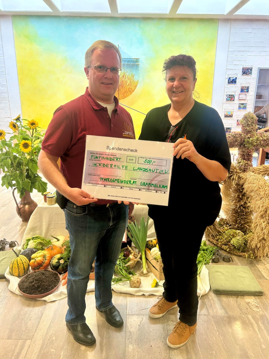2025-10-12_Erntedank_Bild Spendenübergabe