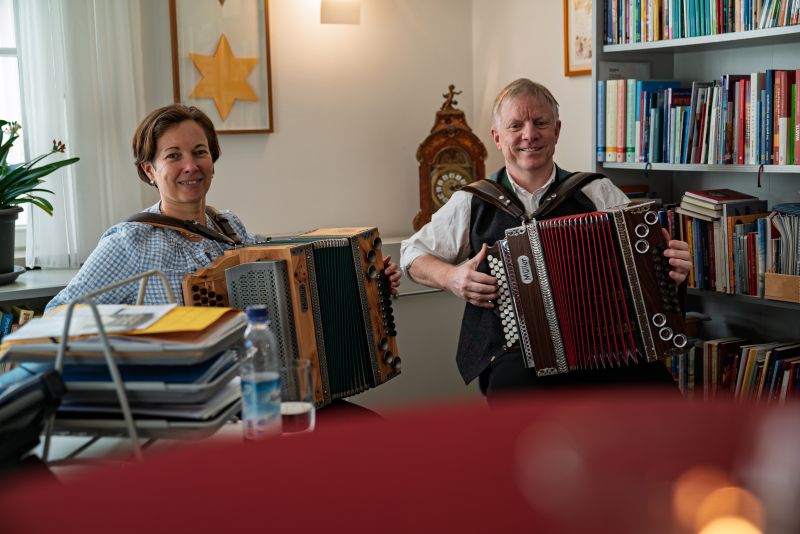 Musikalische Begleitung durch Silvia und Michael Kumeth bei der Mitarbeitendenehrung 2025