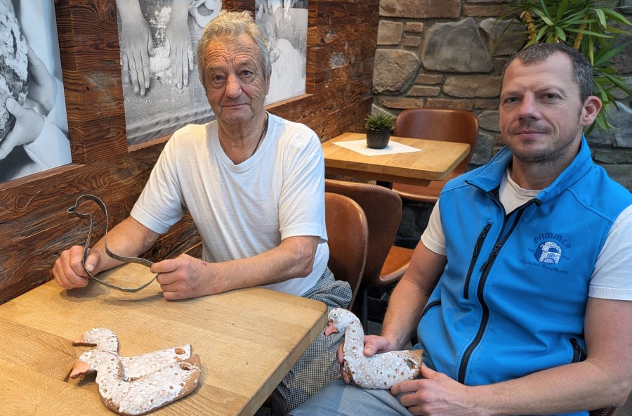 2025-11-11  Karl und Christian Pummer mit ihren Martinsgänsen