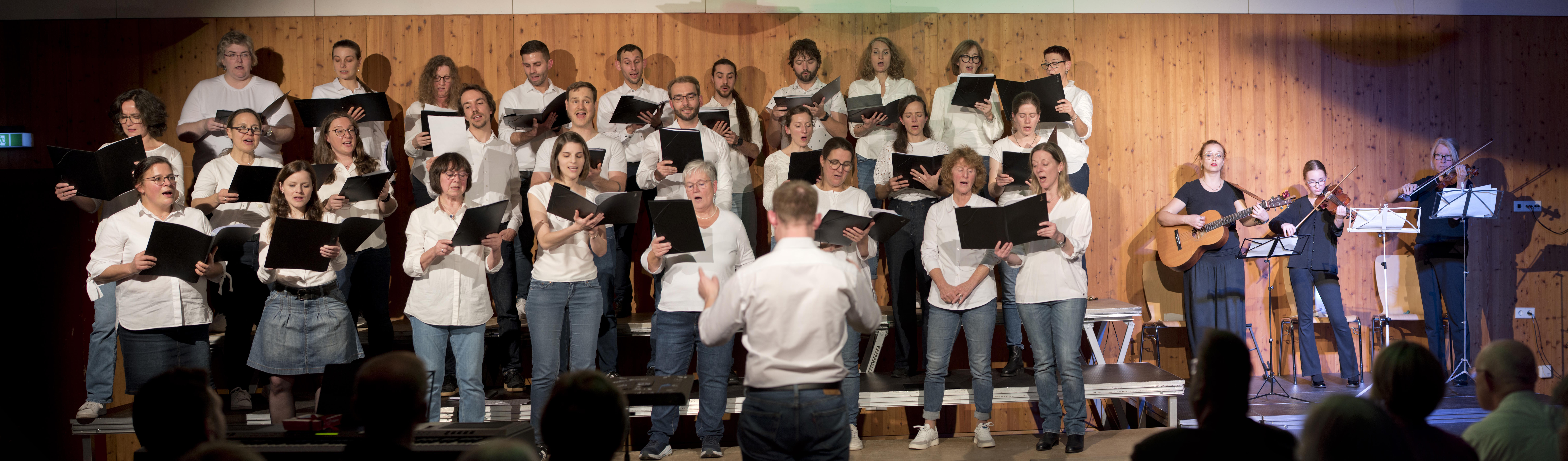 Chor Soundsationell mit Musikerinnen