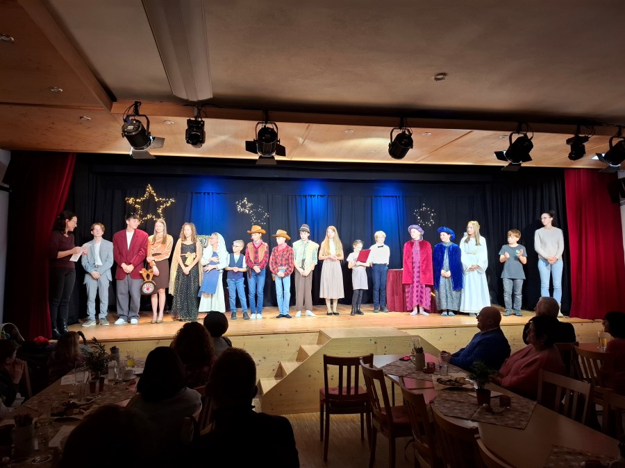 Taufkirchen, Hofkirchen, Seniorenweihnachtsfeier, Kindertheater