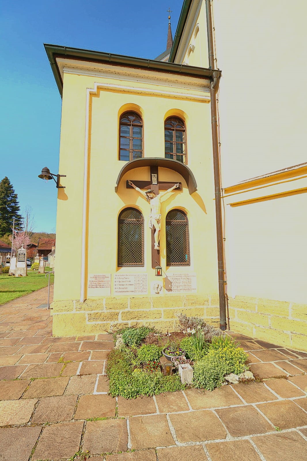 Priestergrab an der Pfarrkirche