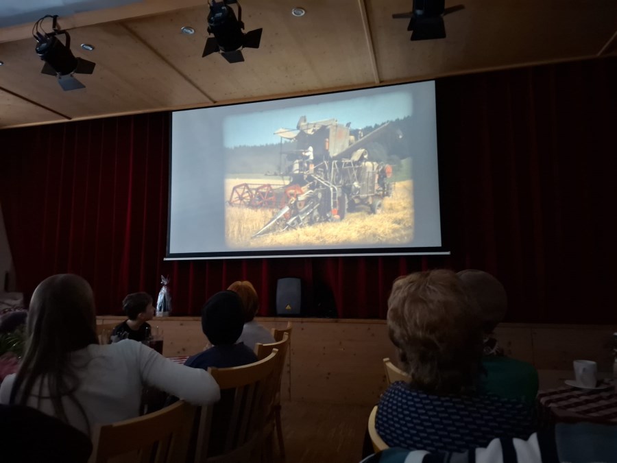 Taufkirchen, Hofkirchen, Filmvorführung PGR