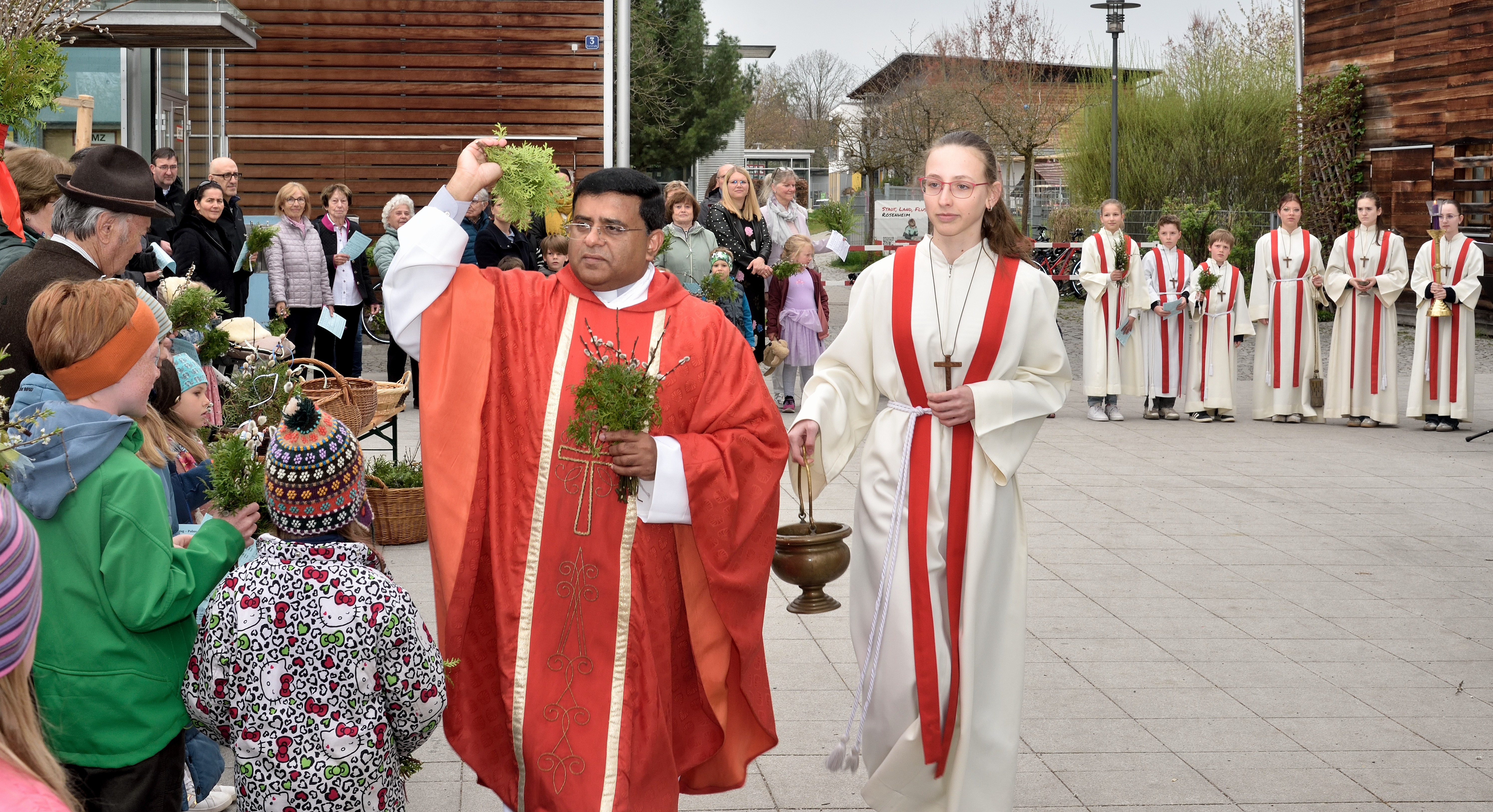Segnung der Palmzweige durch P. Shibu