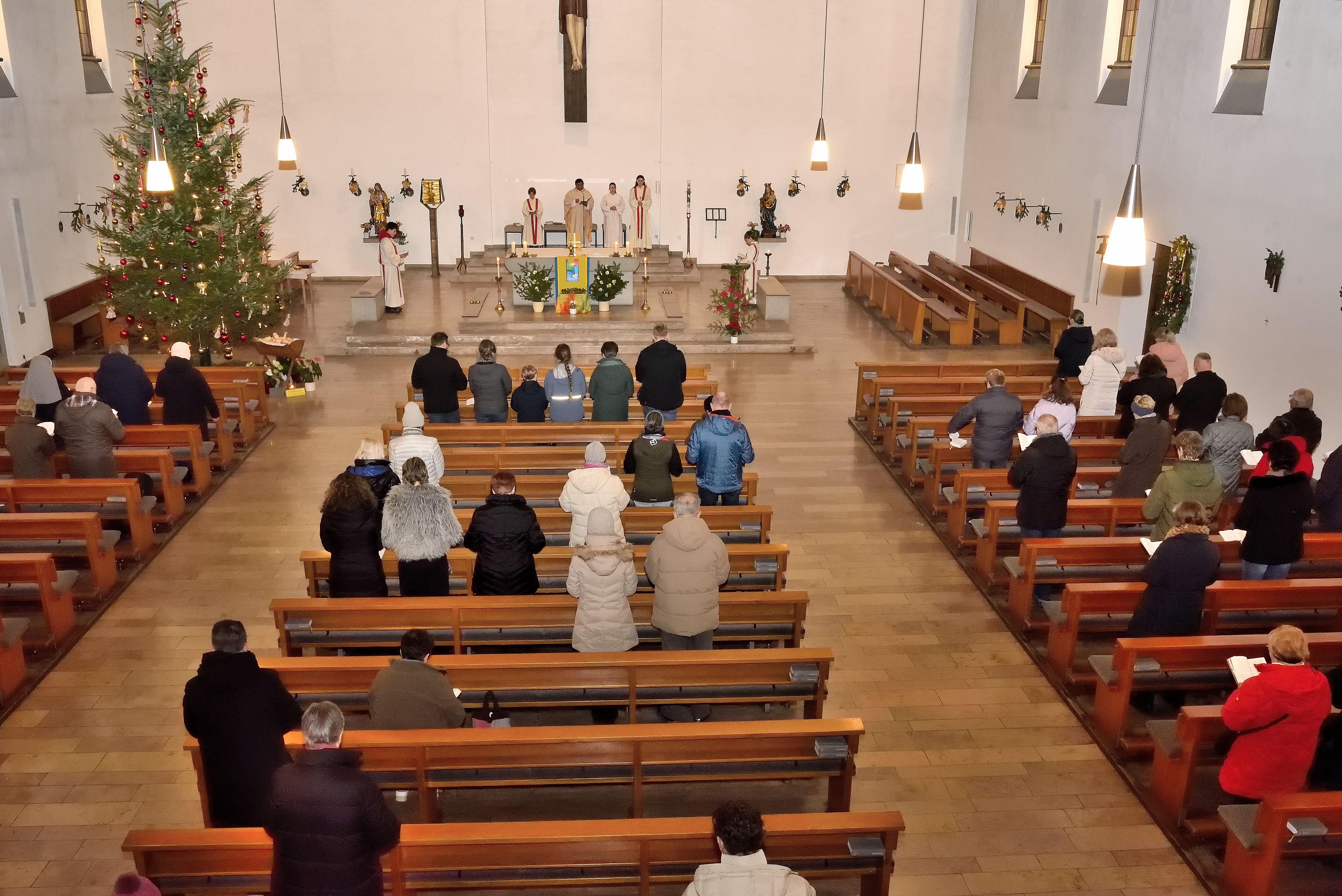 P. Shibu zelebriert die Hl. Messe