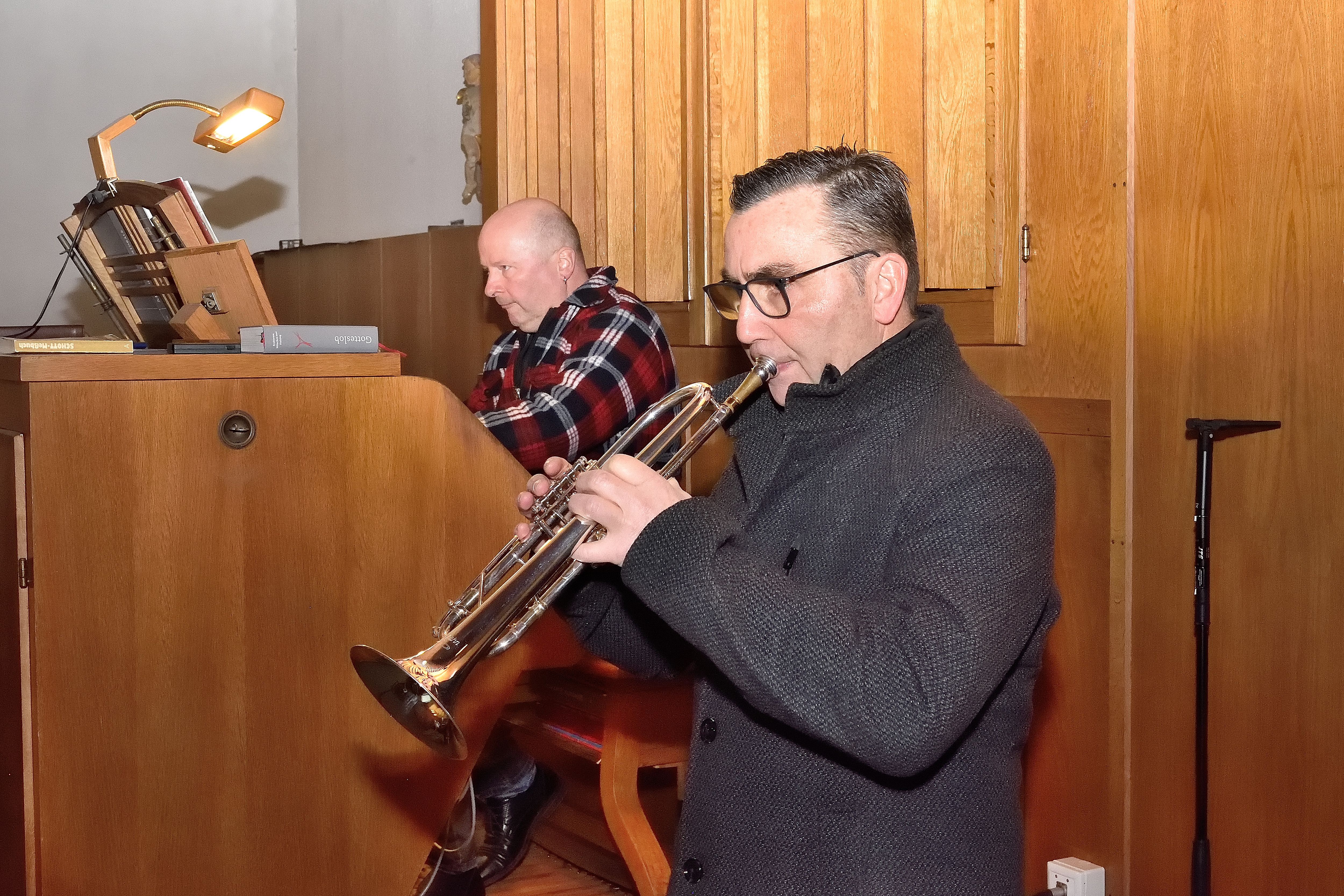 Mit Musik für Trompete und Orgel gestalteten Walter Degenhart und Kirchenmusiker Herbert Weß den Gottesdienst