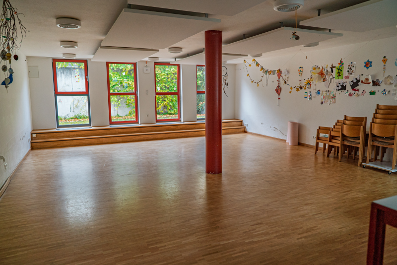 Säulenraum im Pfarrzentrum St. Hildegard