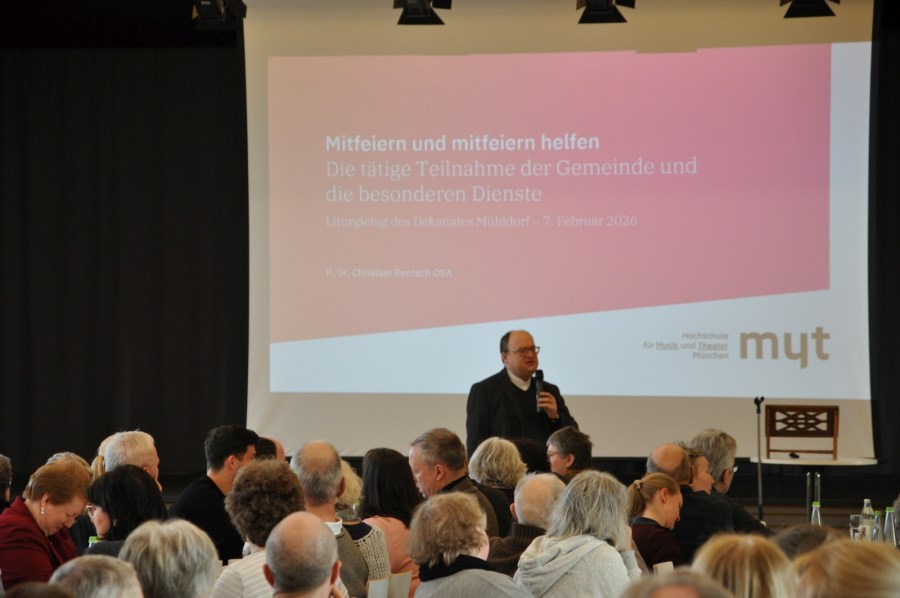 Dekan Klaus Vogl bei der Begrüßung