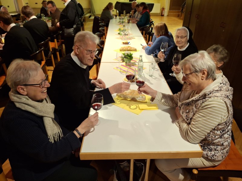 Agape im Pfarrsaal