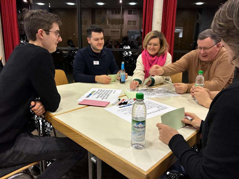 Einzelarbeit am Gruppentsich