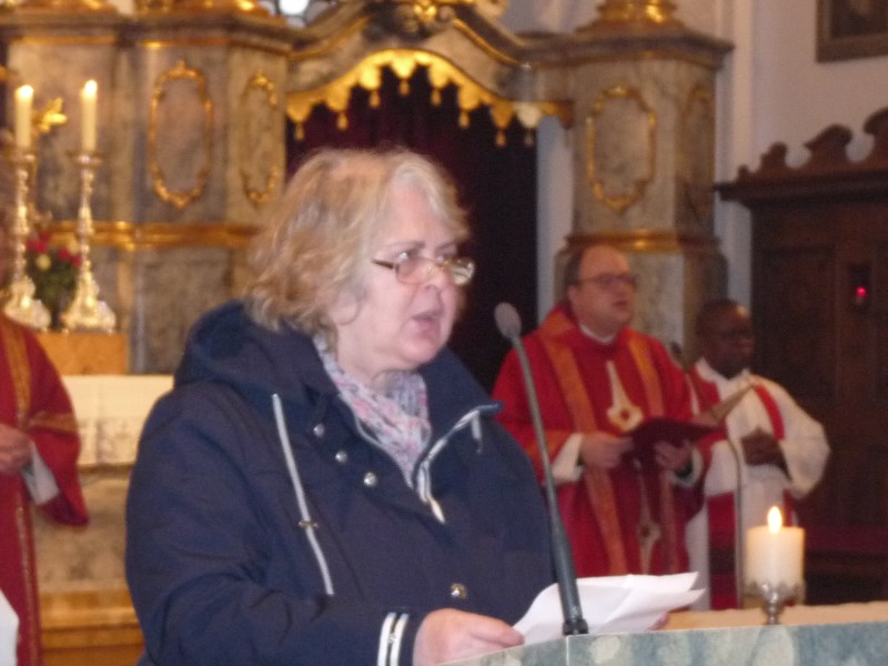 Vorsitzende des Kreiskatholikenrats Christine Schmid beim Lesen der Fürbitten