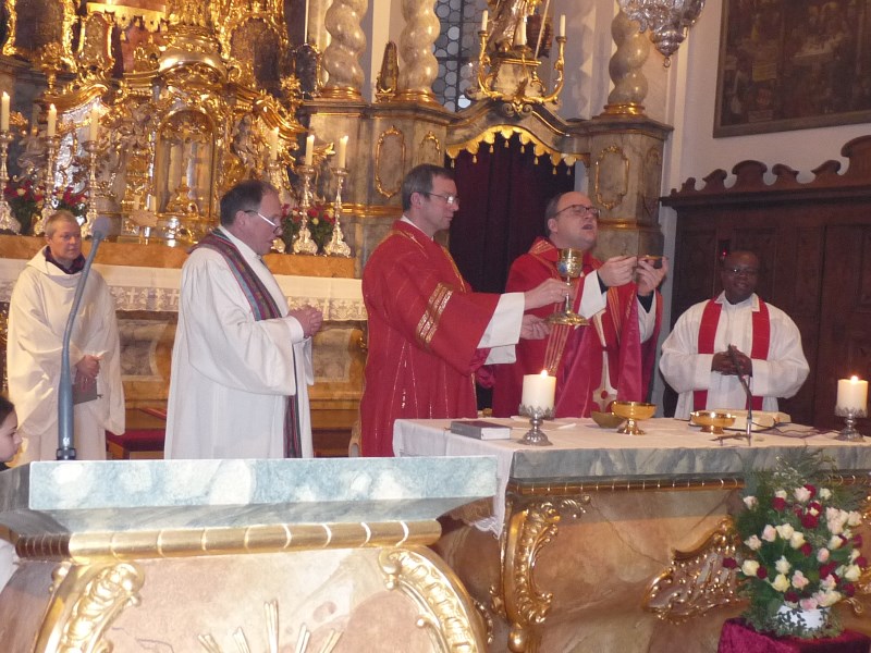 die Geistlichkeit beim Hochgebet