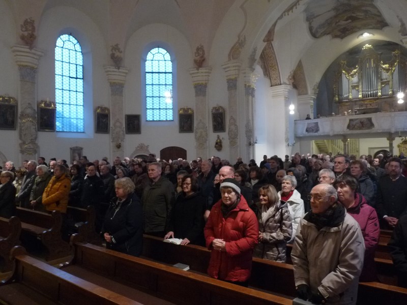 die große Kirche war fast voll