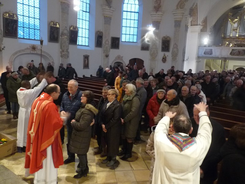 die Ehepaare wollen den Segen haben