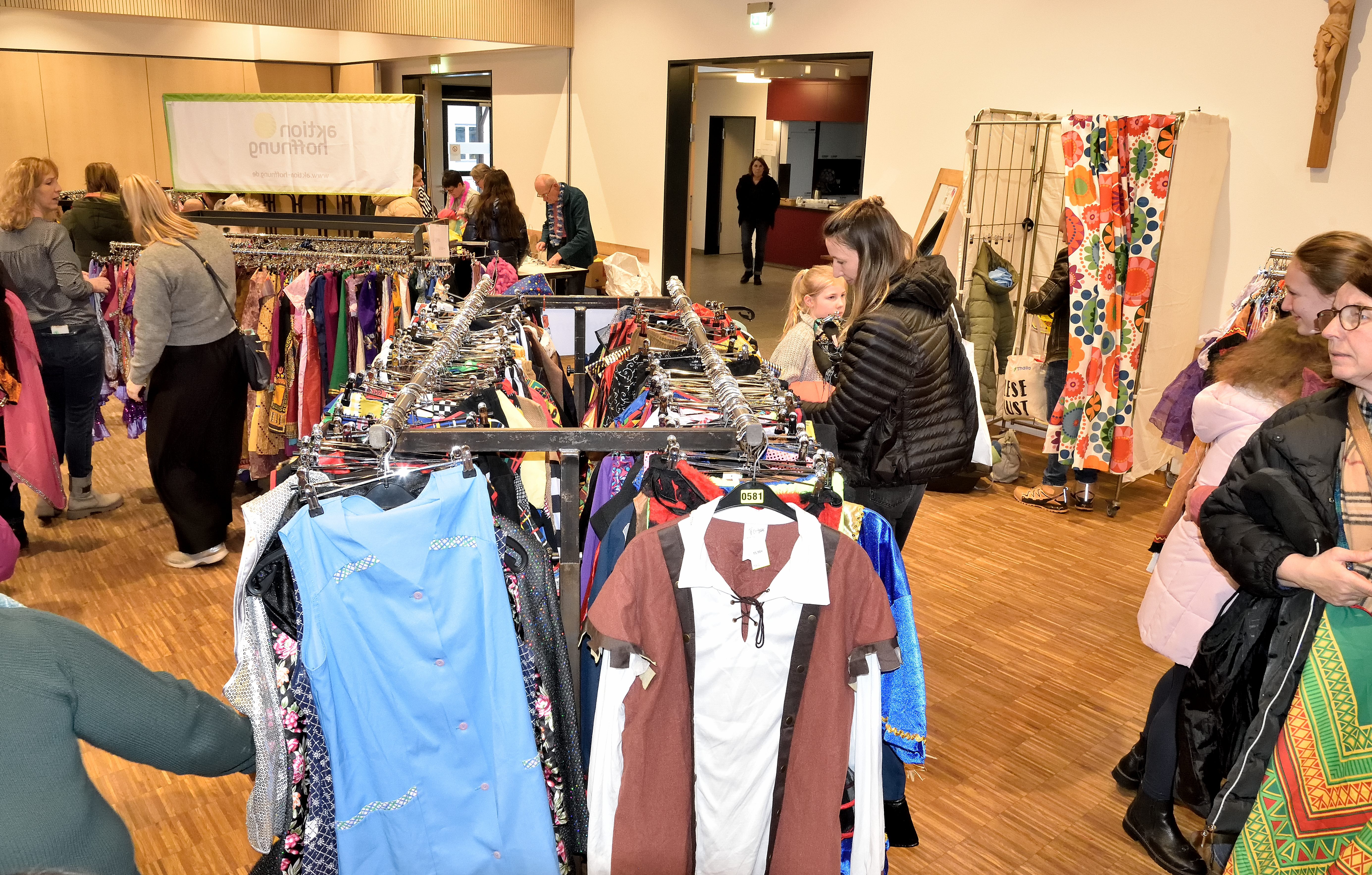 Begutachtung der Kostüme