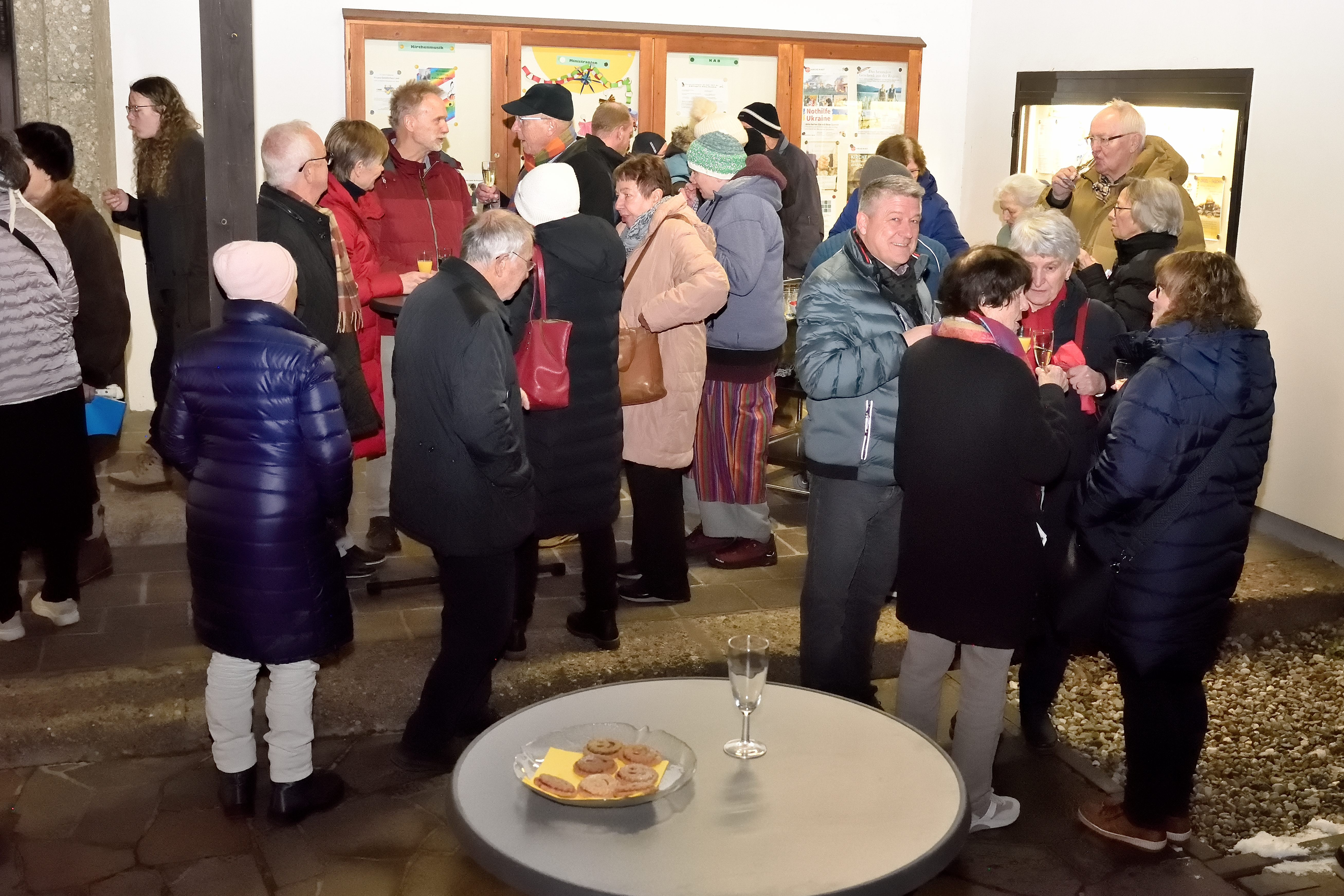 Geselliger Ausklang bei Sekt und anderen Leckereien