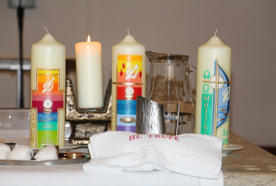 Taufkerzen - Symbolbild