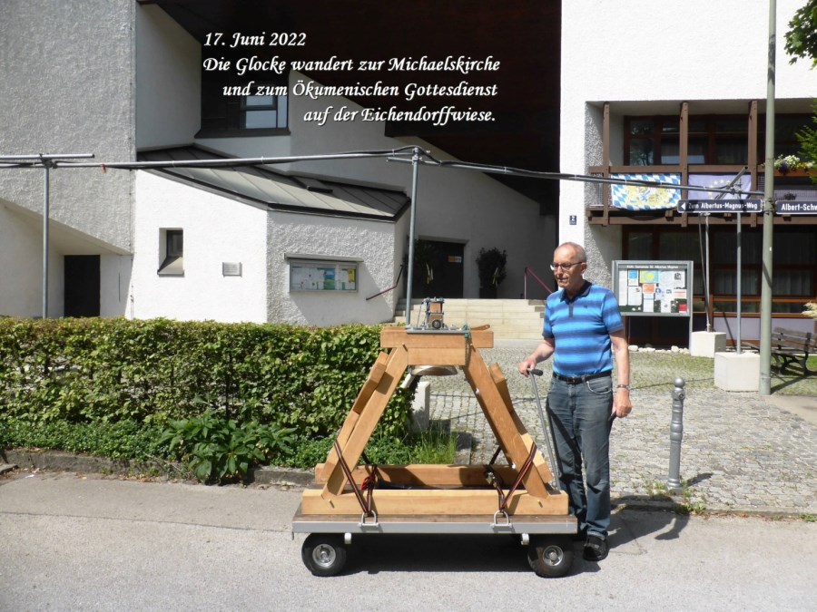 Ökumeneglocke zieht weiter zur Michaelskirche