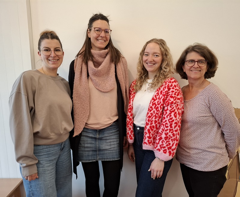 Unsere Mitarbeiterinnen in der Fröschegruppe ab Januar 2026: Emma Sengstock, Sabine Damböck, Gertraud Buchner und Lina Beck