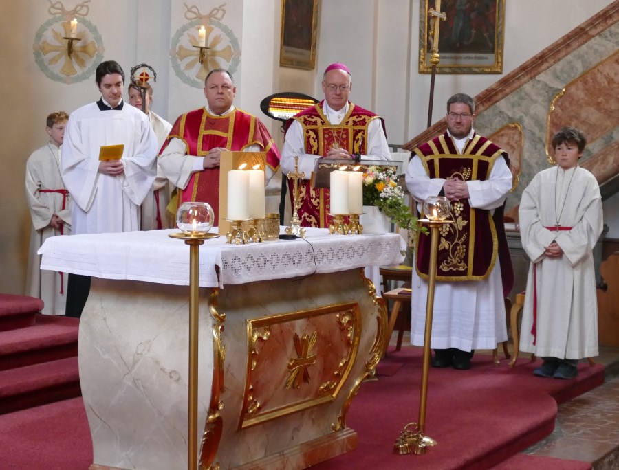 Firmung-Geistlichkeit