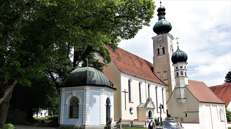 Wallfahrtskirche bei der "Maria unter dem Hollerbusch"