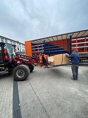 Beladen des Transportes in die Ukraine