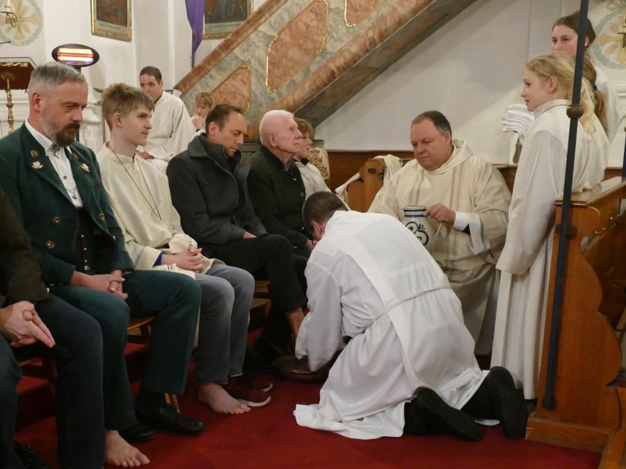 Gruendonnerstag_Gläubige
