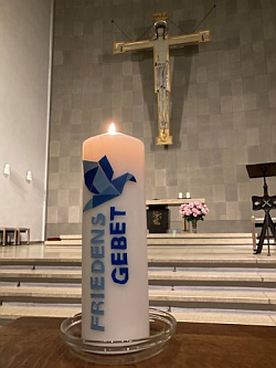 2026-04-19-Friedensgebet-Kerze_250