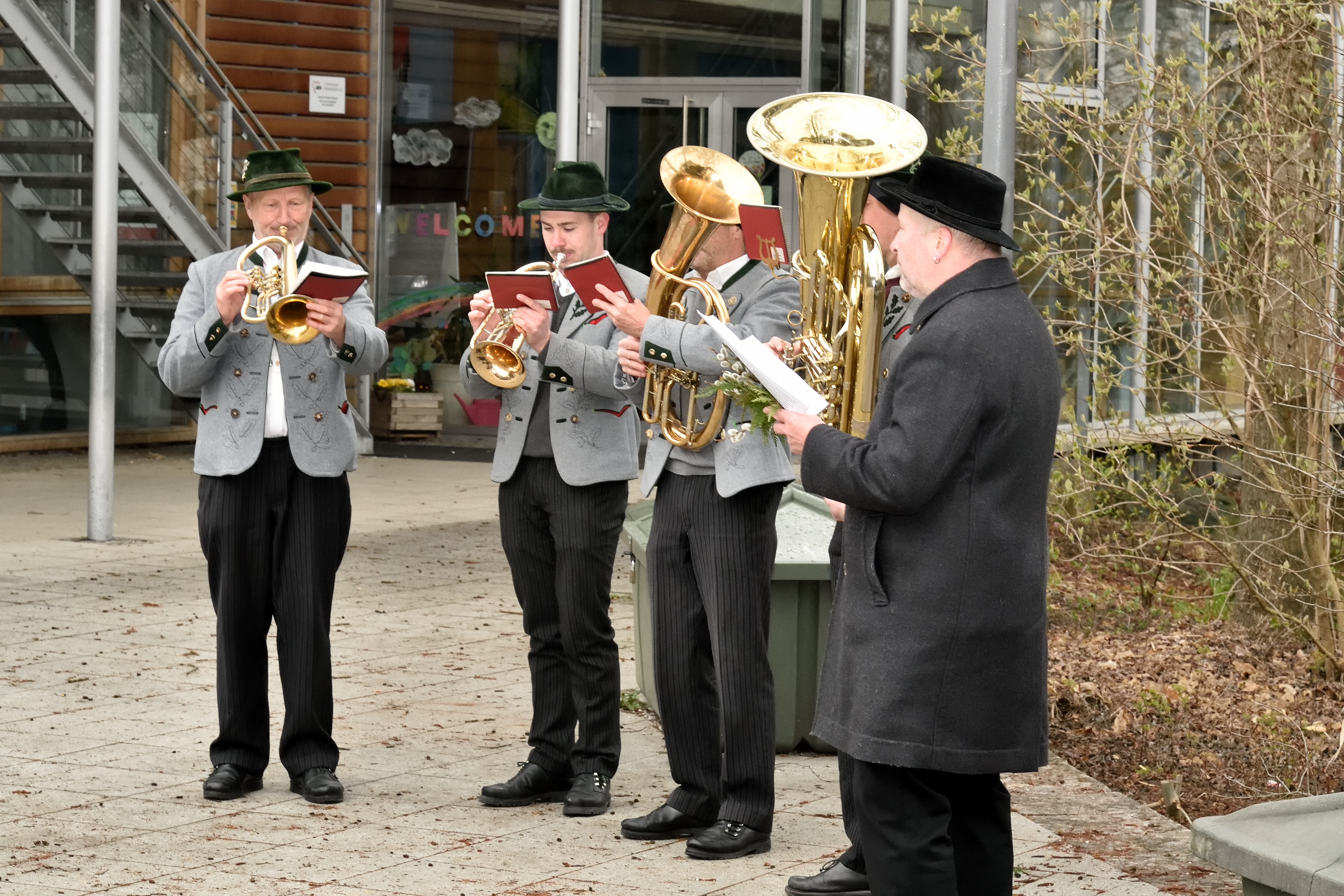 Kirchenmusiker Herbert Weß und die Bläsergruppe Adlmaier