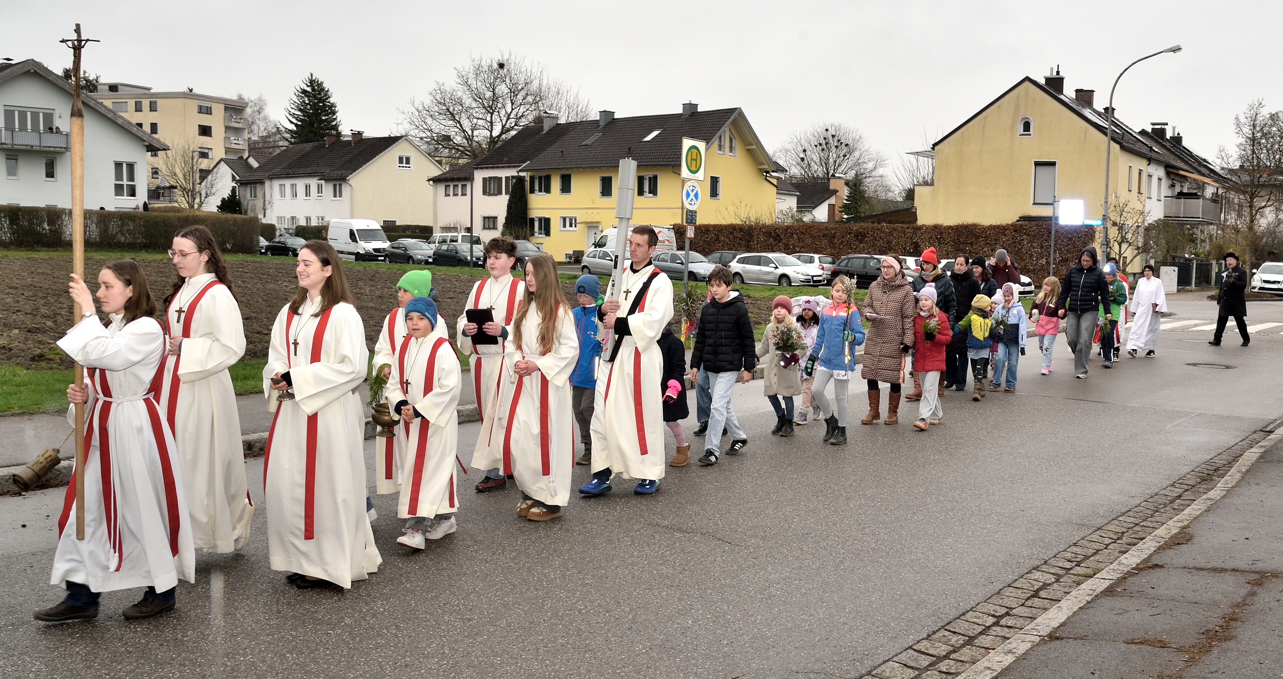 Auf dem Weg zur Kirche