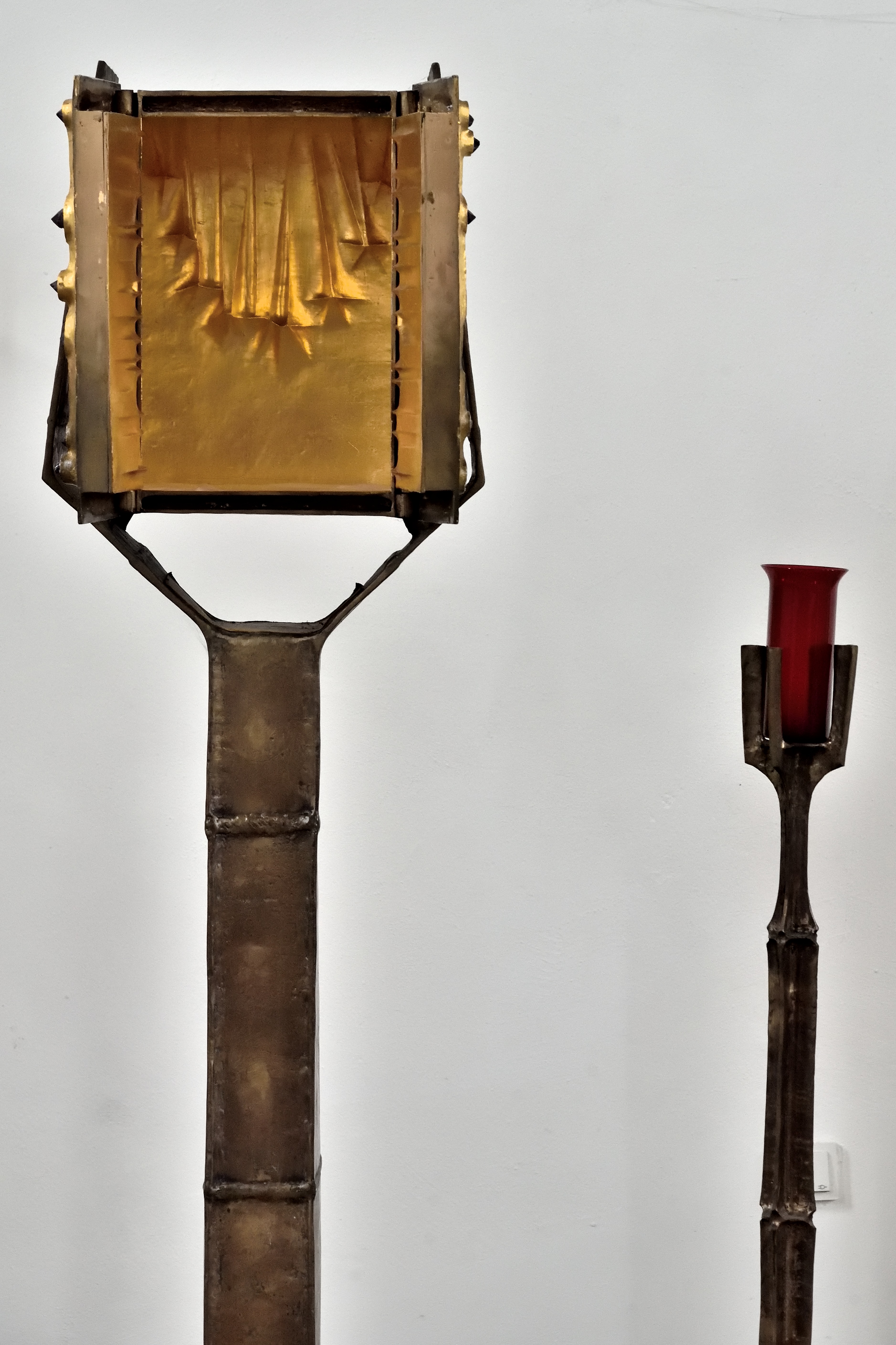 Leerer Tabernakel als Versinnbildlichung des Todes Jesu