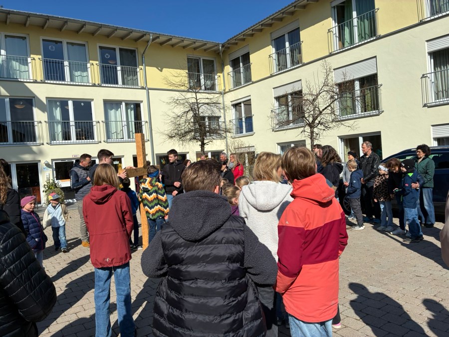 Moosen, Familienkreuzweg, Seniorenzentrum