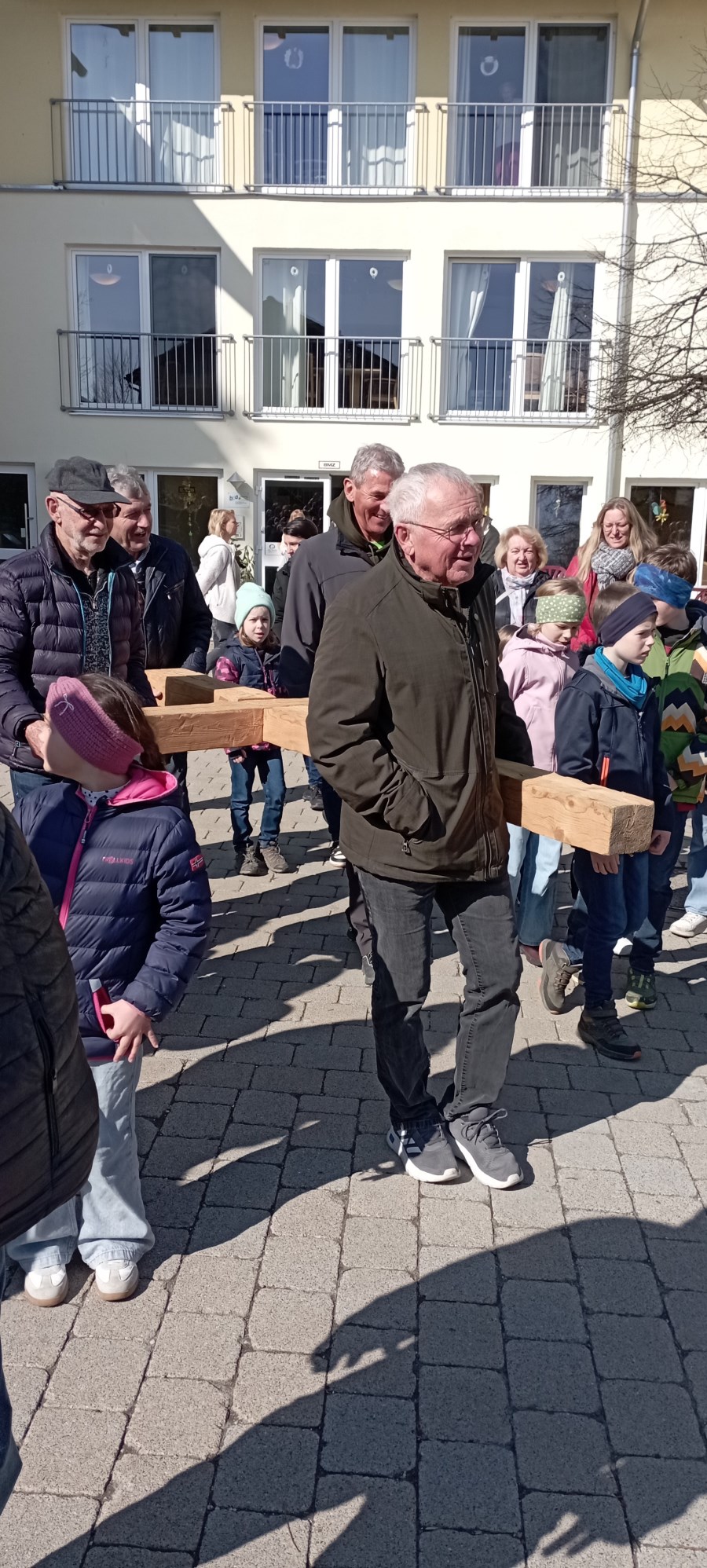 Moosen, Familienkreuzweg, Seniorenservicezentrum, Weitergang