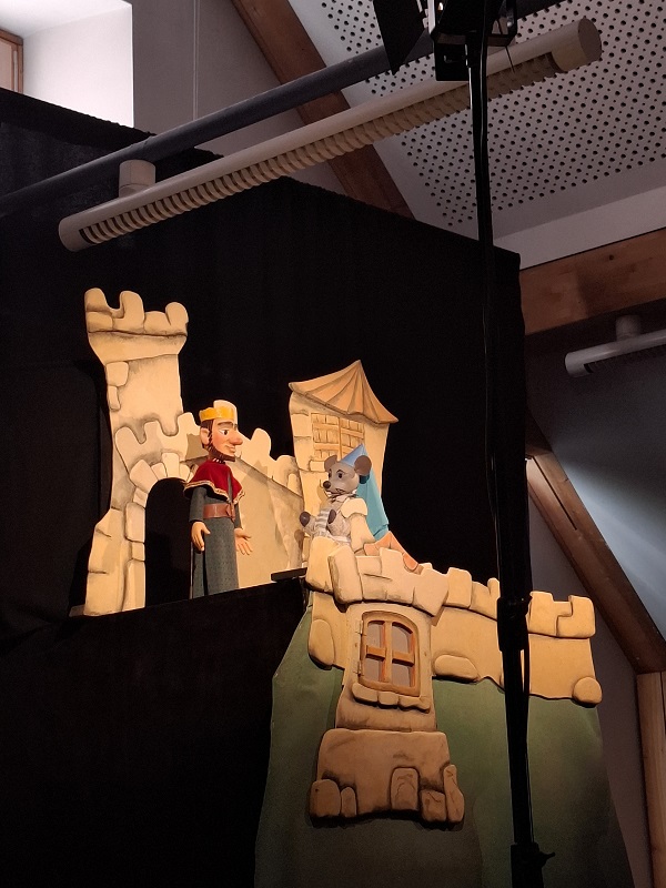 Bühnenbild mit Figuren des Klick-Klack-Theater 2026