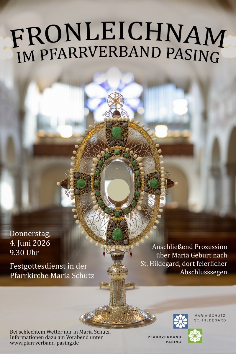Monstranz vor dem unscharfen Hintergrund der Maria Schutz-Kirche (innen)