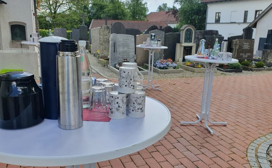 kaffee an der kirche leer 2