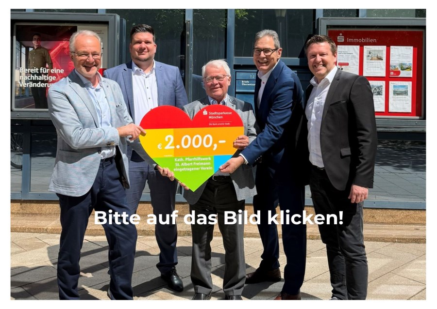 Übergabe eines Schecks von der Stadtsparkasse München für das Pfarrhilfswerk St. Albert