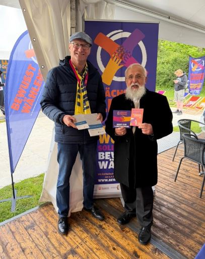 Armin Schalk mit Bischof Feige