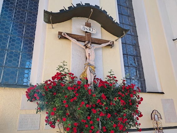 Kreuz mit Rosen